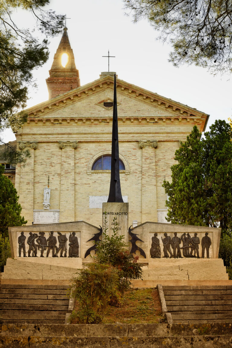 Monumento ai caduti di tutte le guerre a Montecarotto - Visit ...
